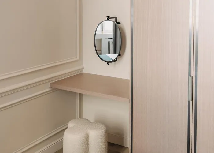 Highstay - Luxury Serviced - Louvre Apartment *